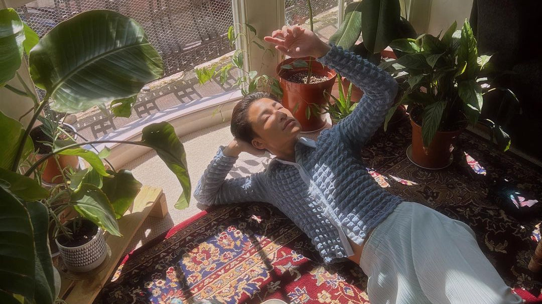 @itsnickng in Glassworks London Light blue textured puff shirt