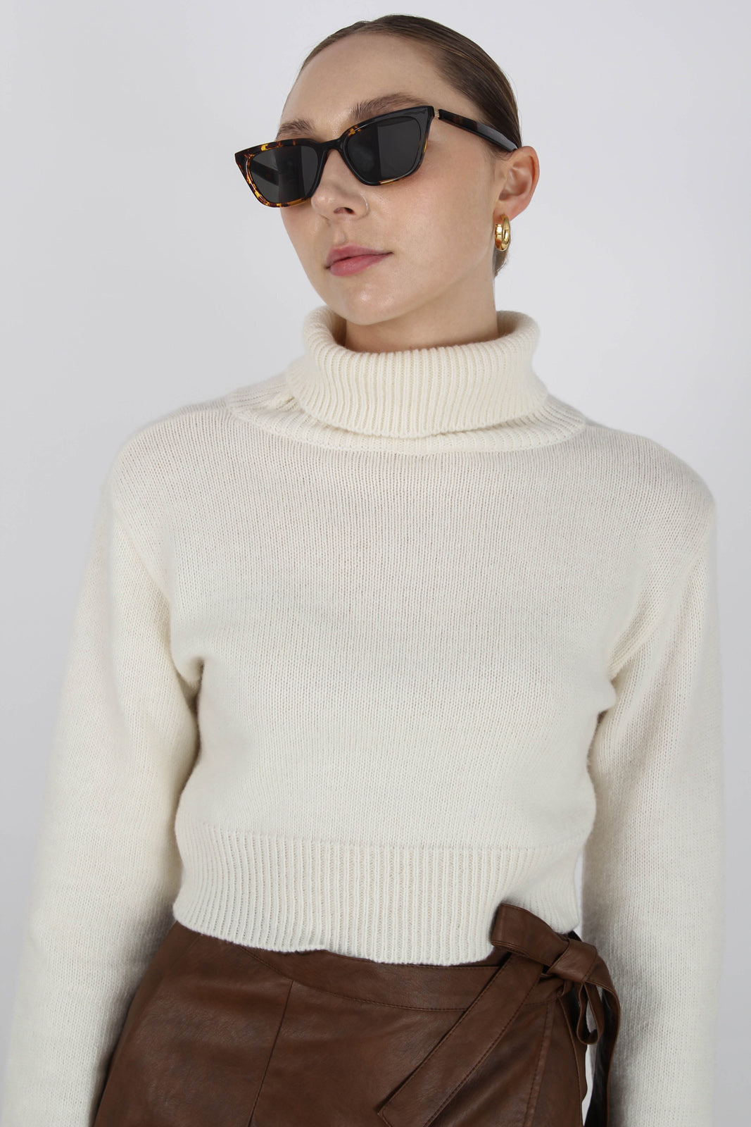 Ivory wool cropped turtleneck jumper_5