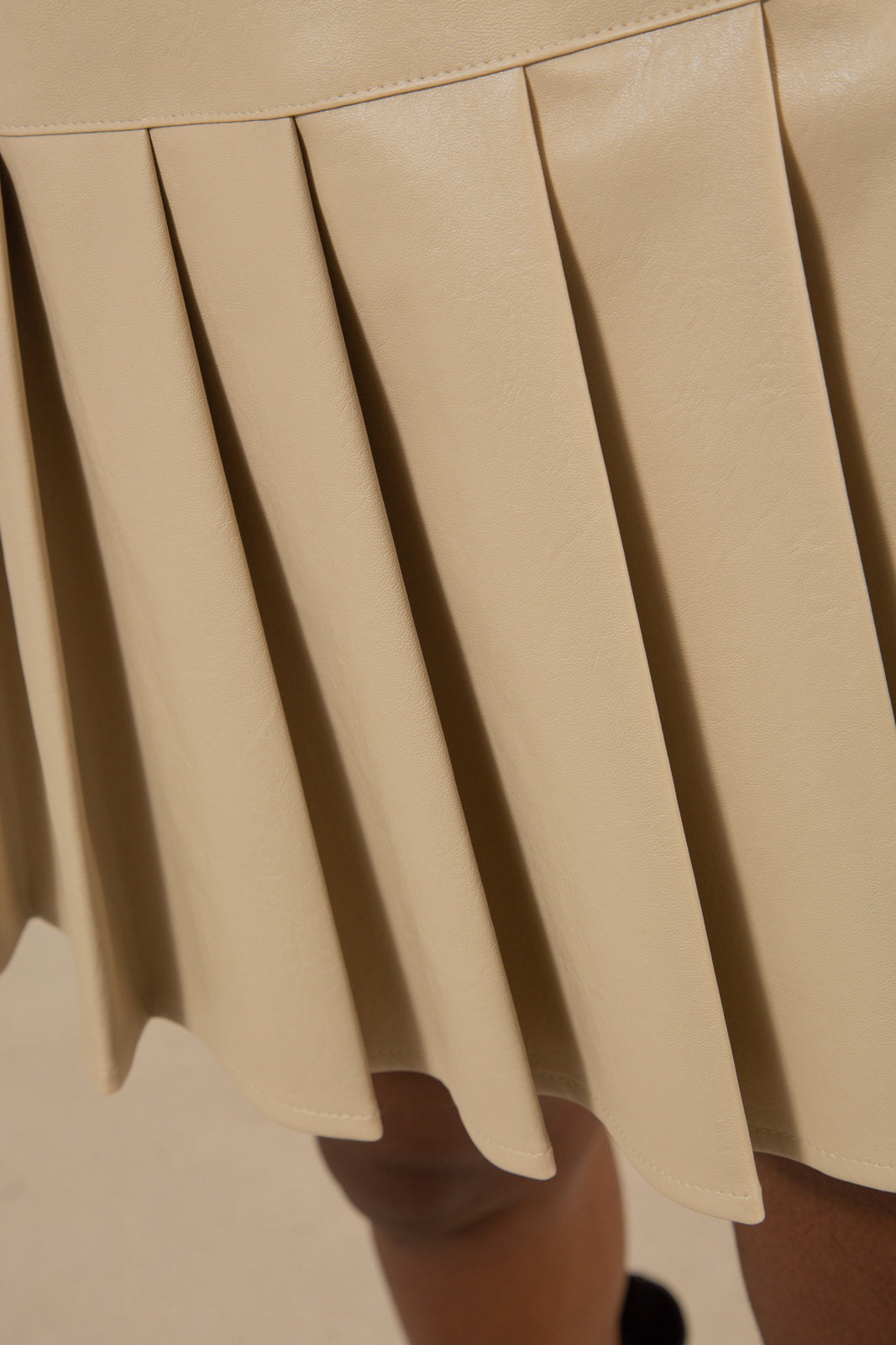 Ivory vegan leather pleat hem skirt_5