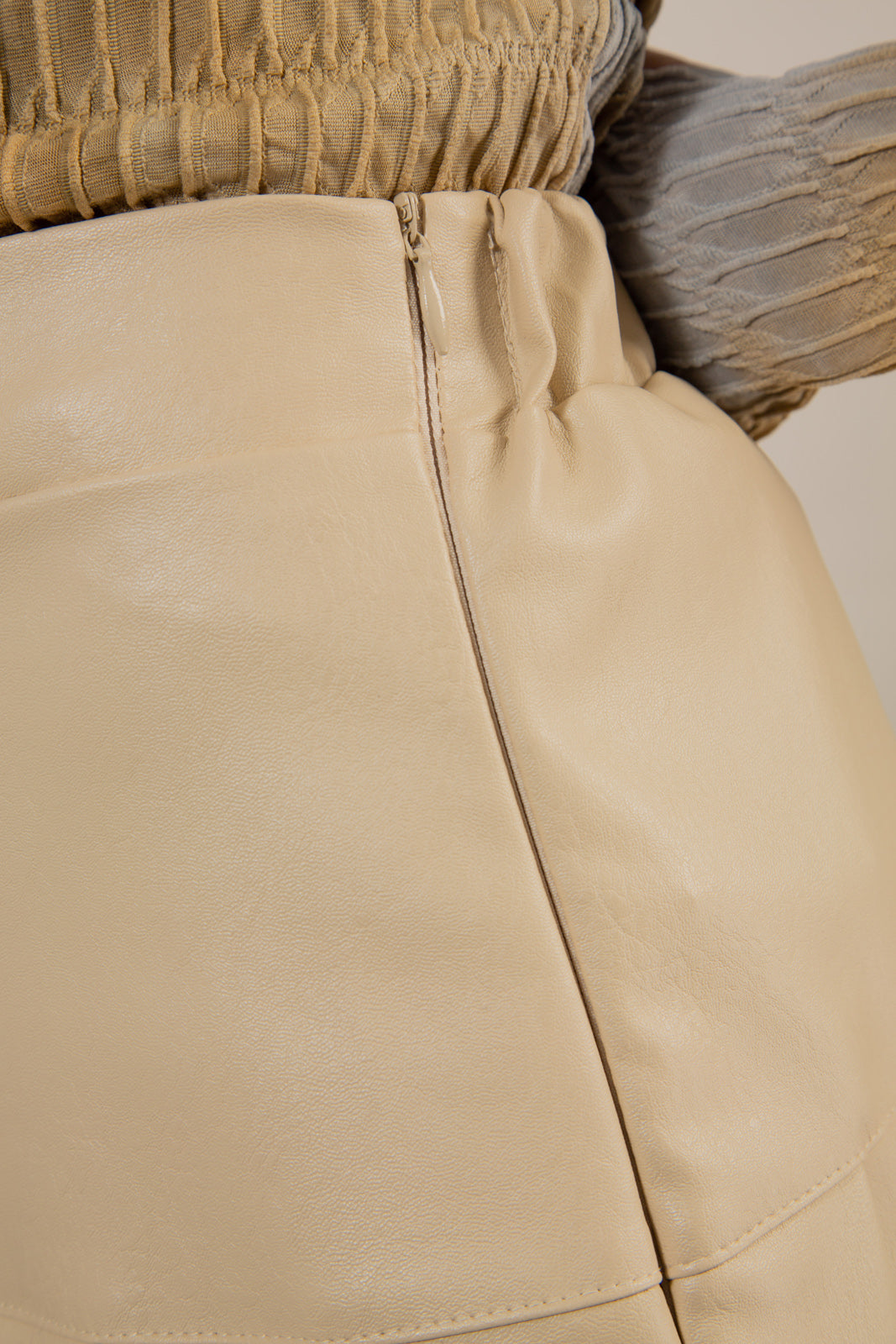 Ivory vegan leather pleat hem skirt_6