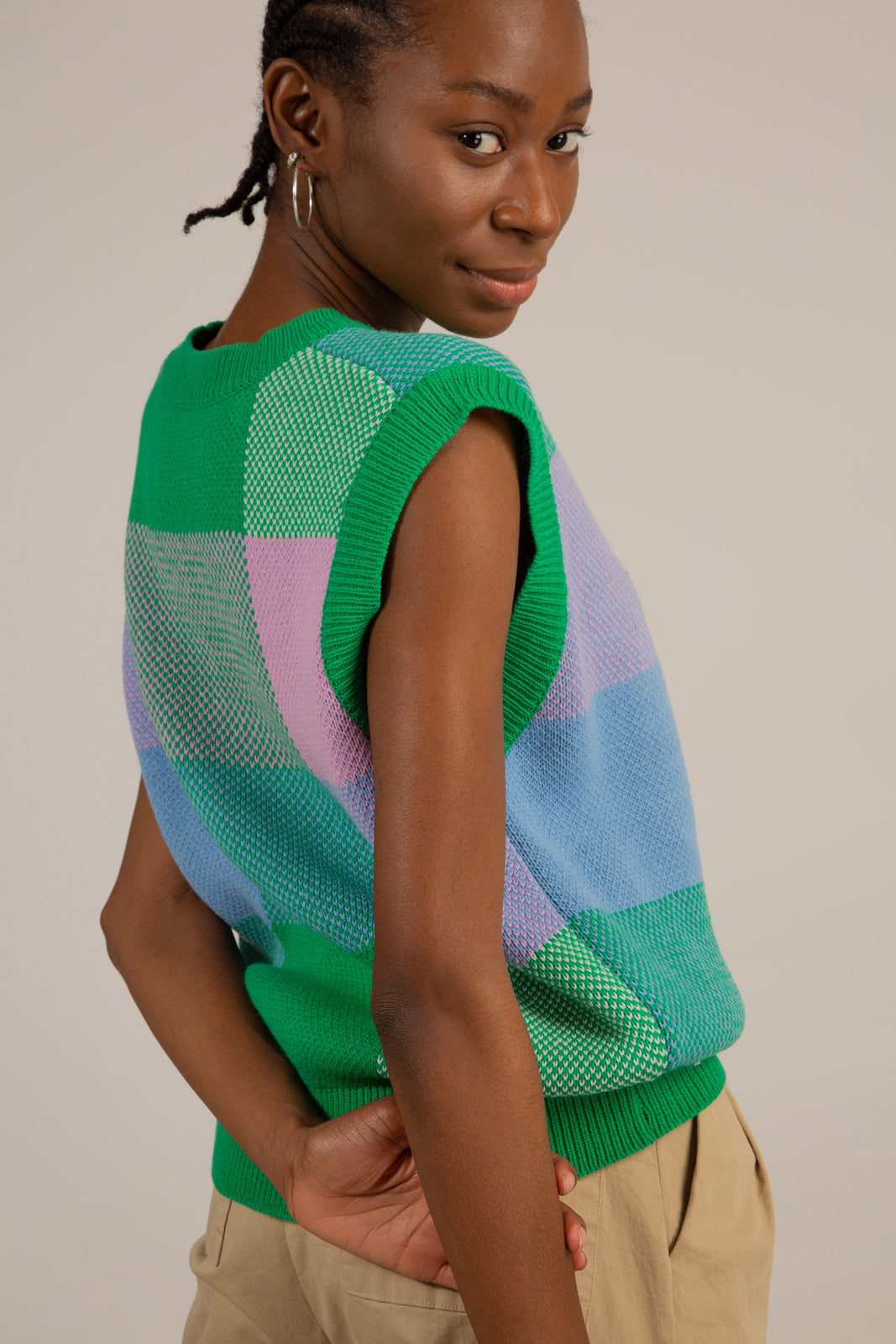 Green blue and pink giant check sweater vest_3