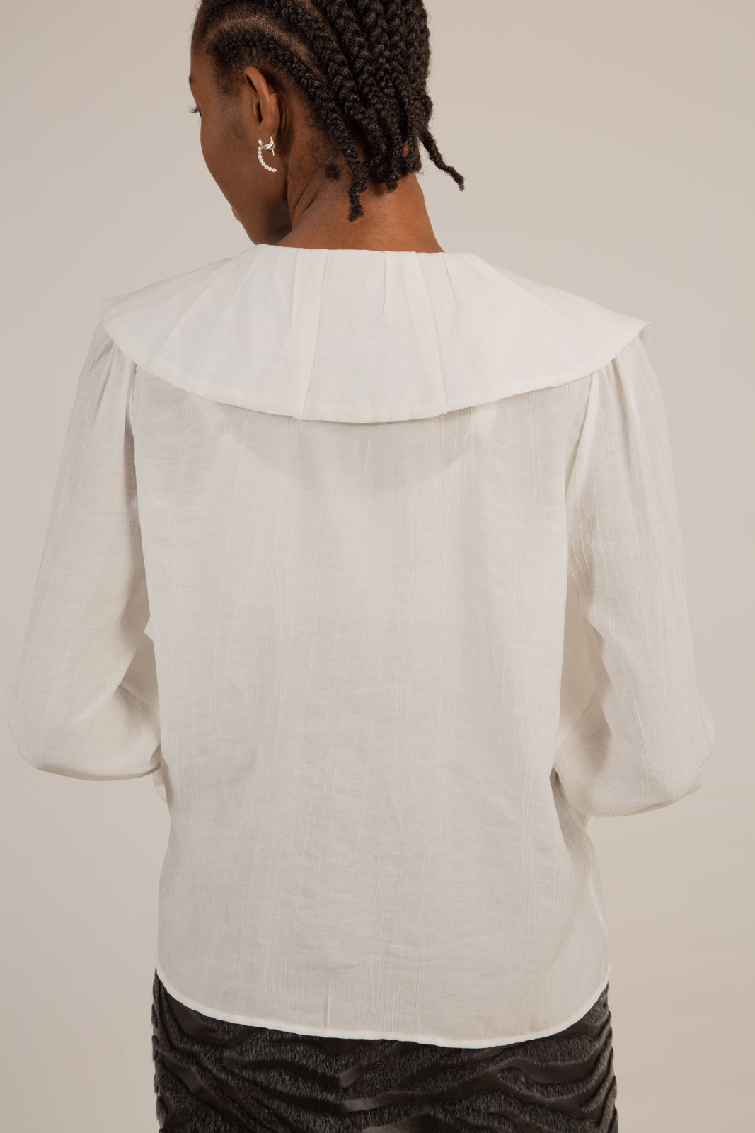 White large collar blouse_5