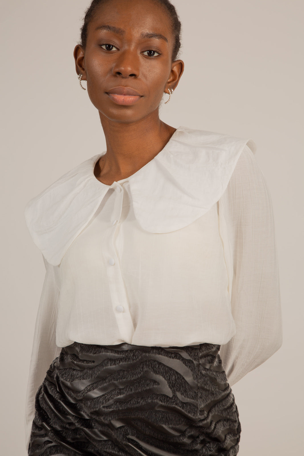 White large collar blouse_4