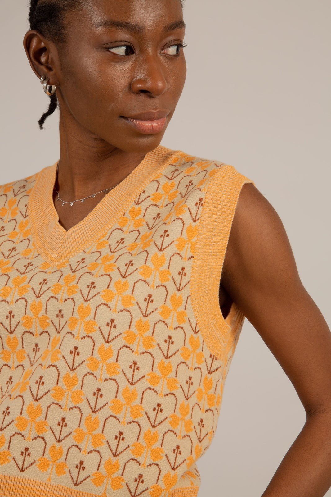 Orange and brown mod floral sweater vest_5