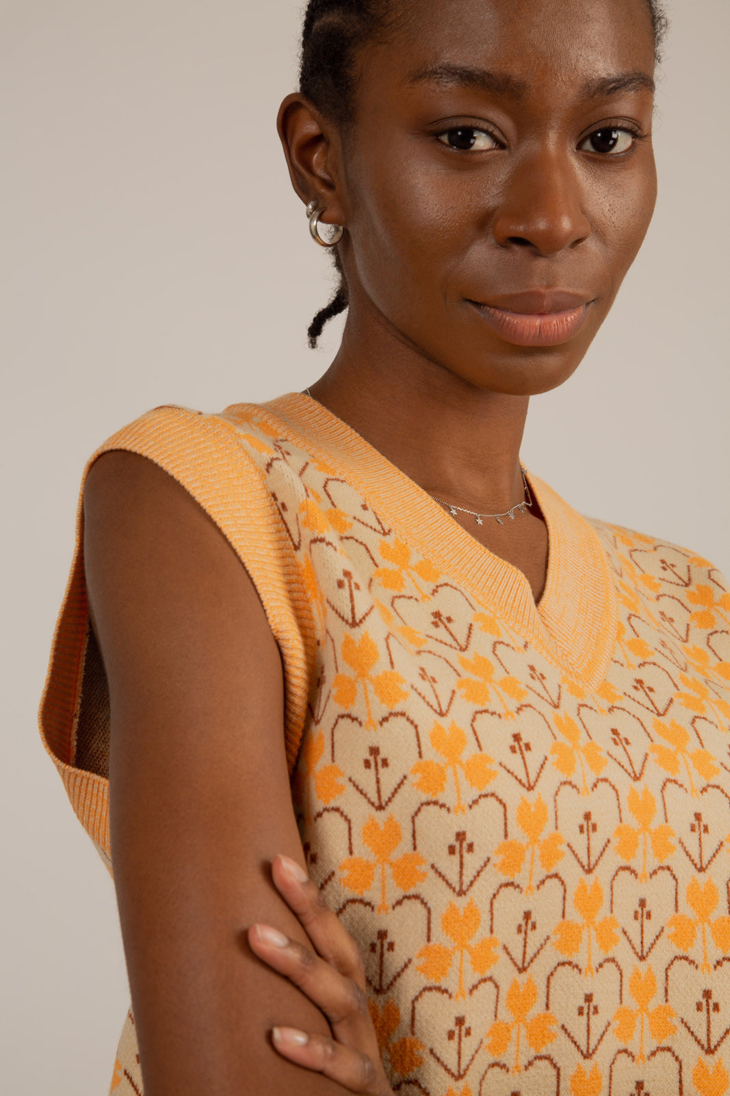 Orange and brown mod floral sweater vest_7