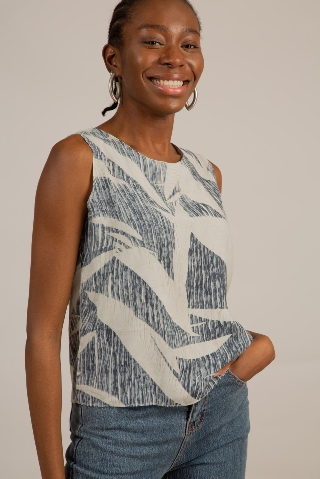 Ivory and black leaves print sleeveless top_3