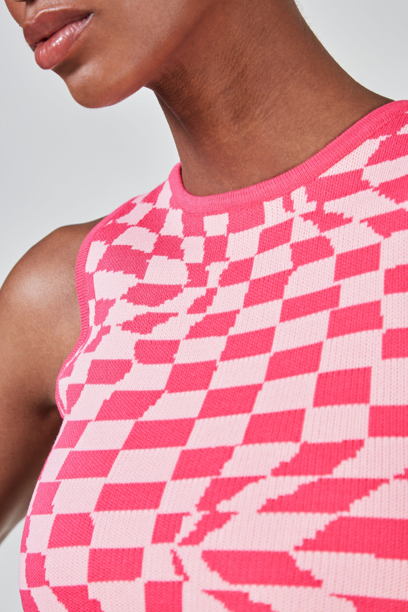 Pink and white psychedelic knit tank_5