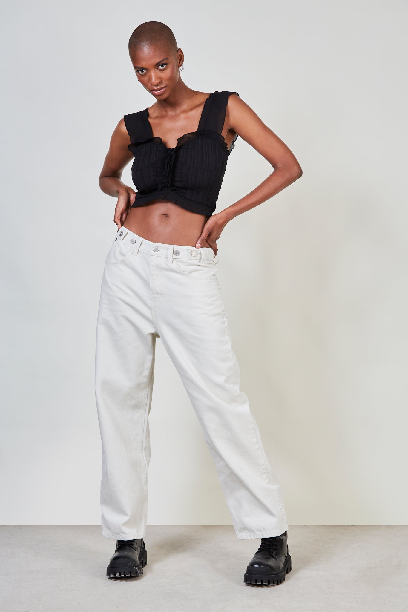 Off white button waist jeans_3