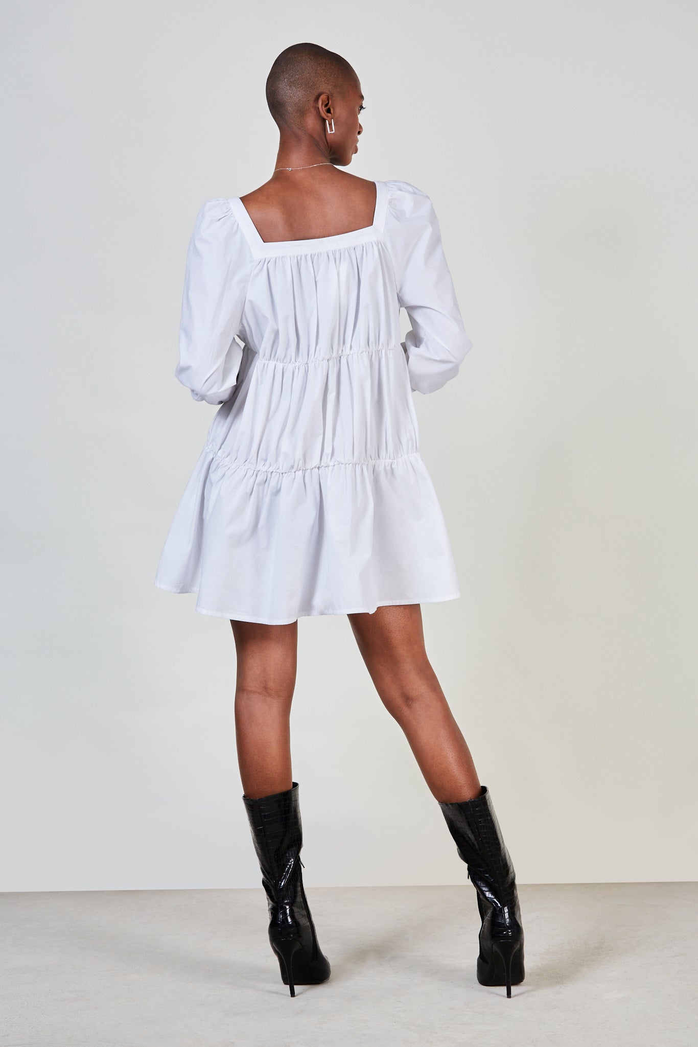 White square neck tiered mini dress_4