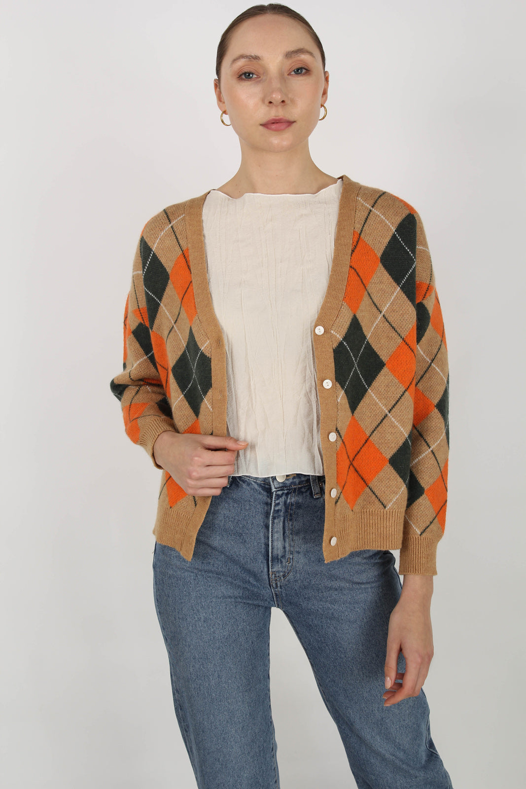 Beige and orange argyle V neck cardigan_2