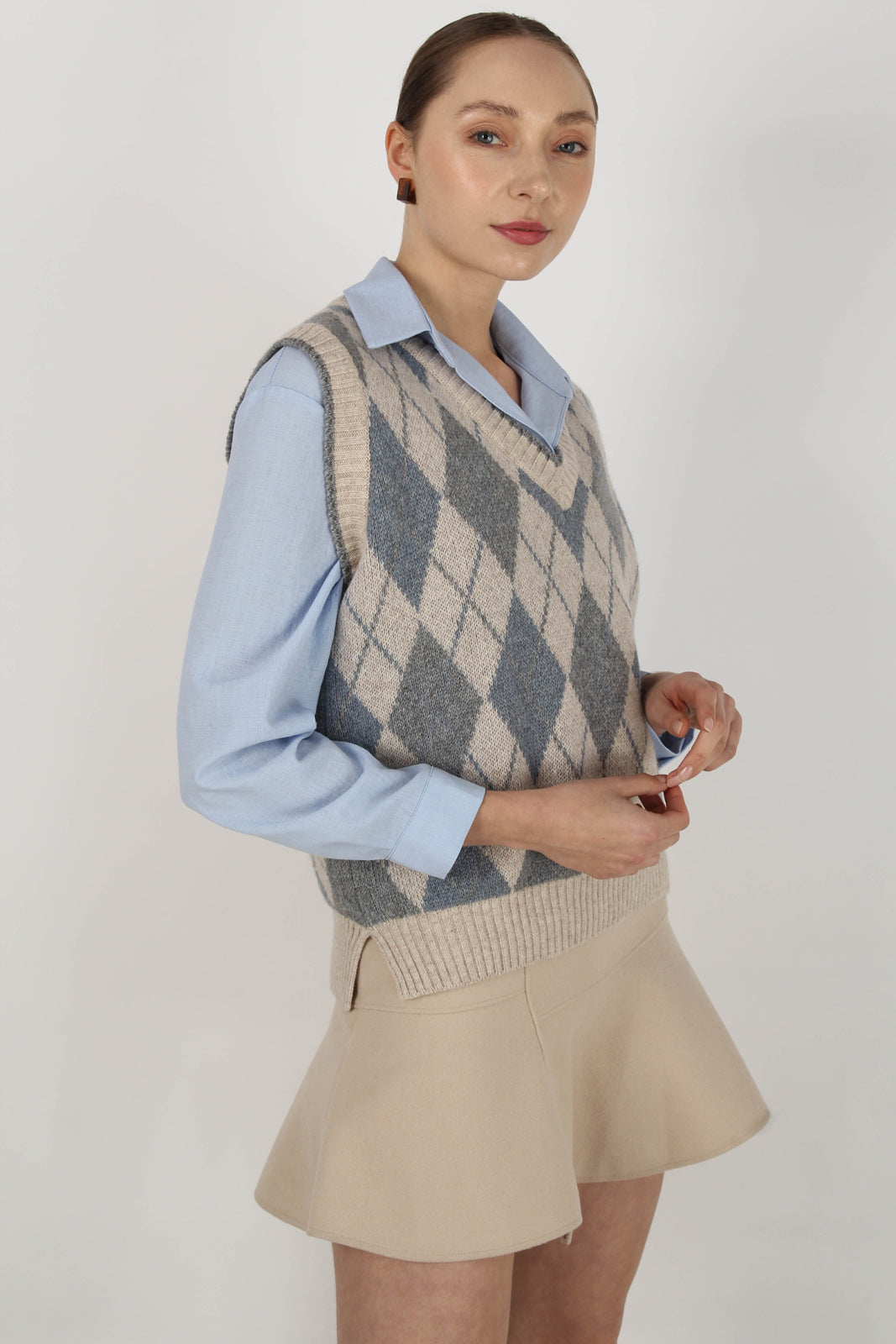 Ivory and pale blue argyle wool blend sweater vest_4