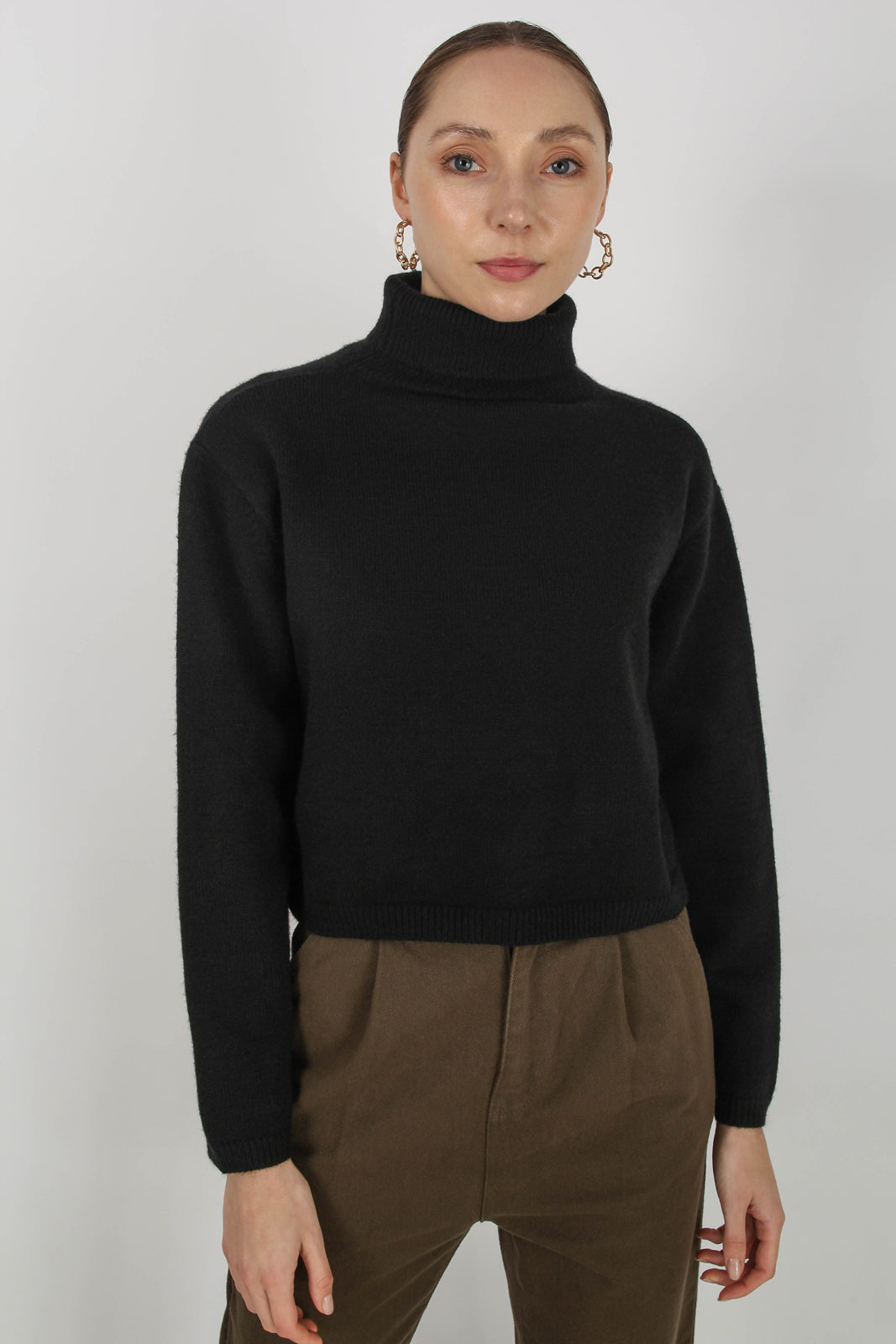 Black cropped turtleneck jumper_4
