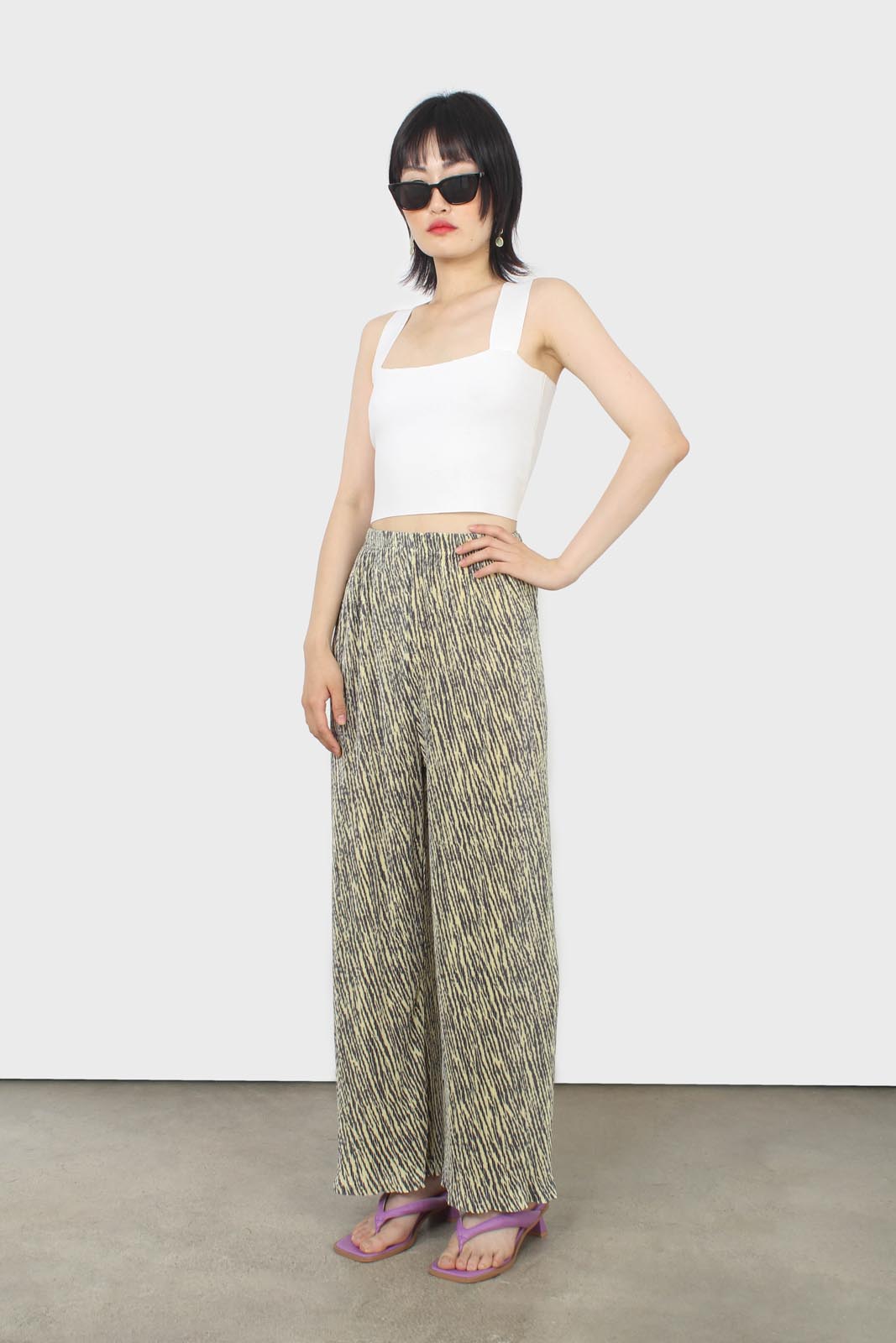 White thick strap cross back knit tank_4