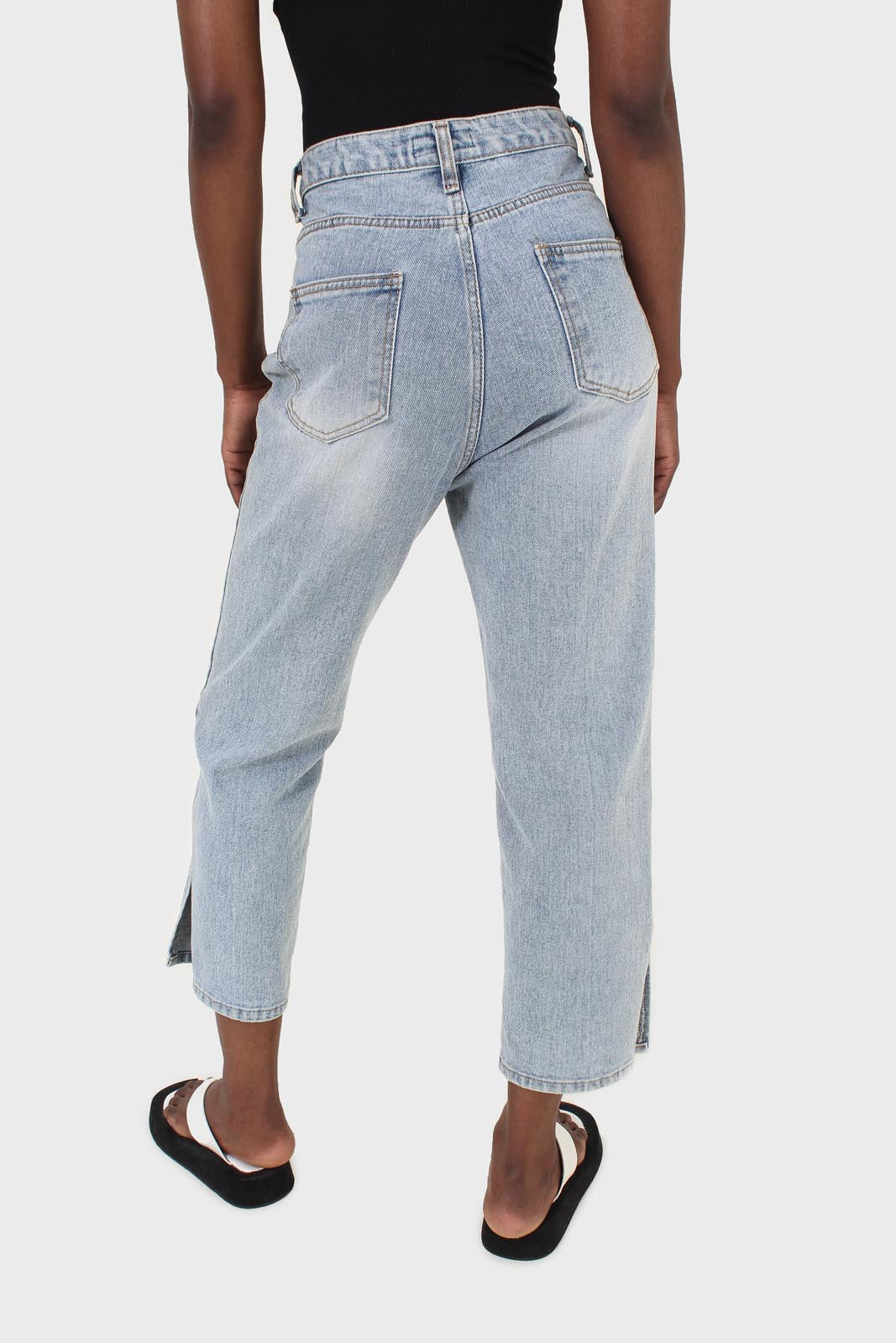 Light blue wash exposed button jeans_2