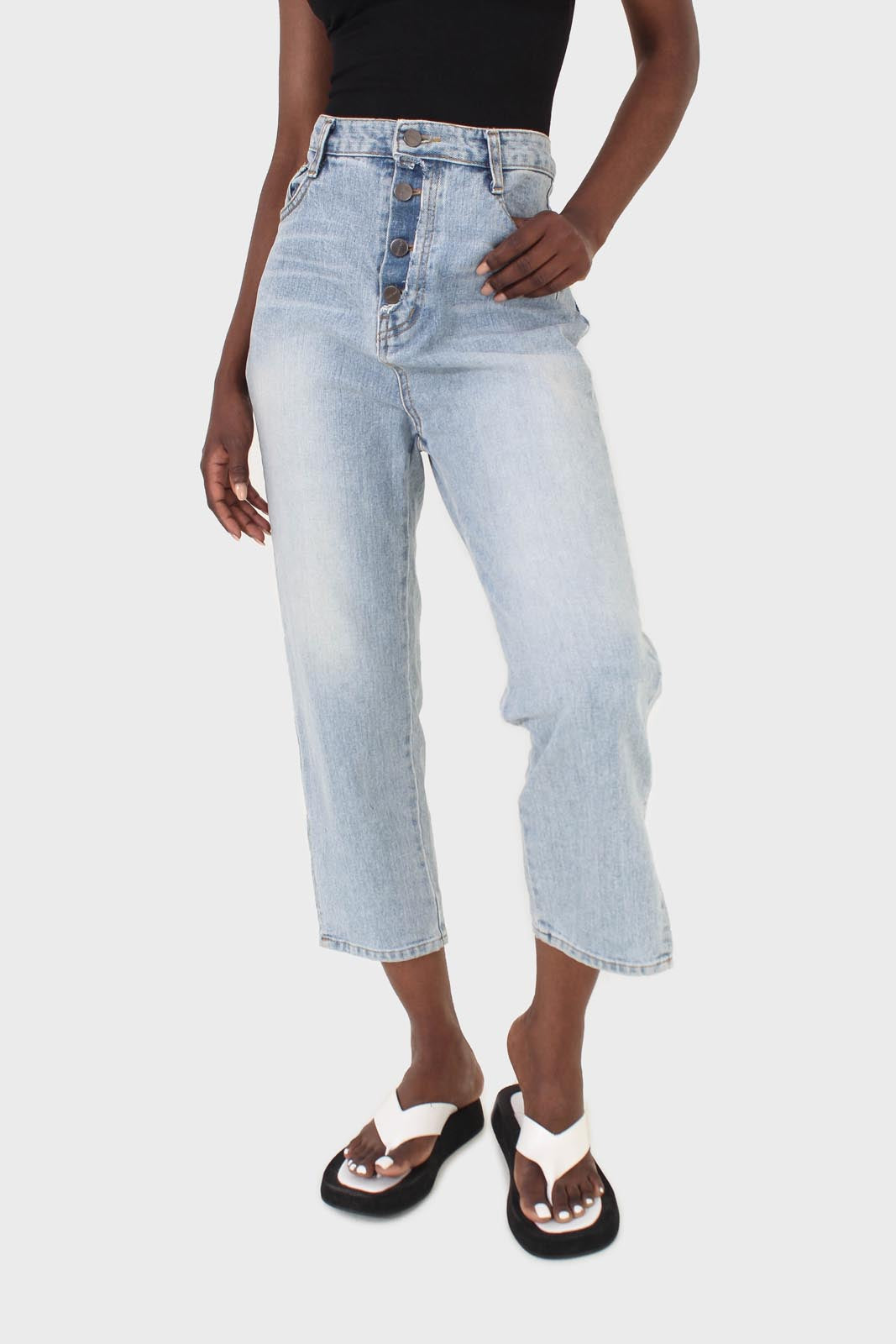 Light blue wash exposed button jeans_1