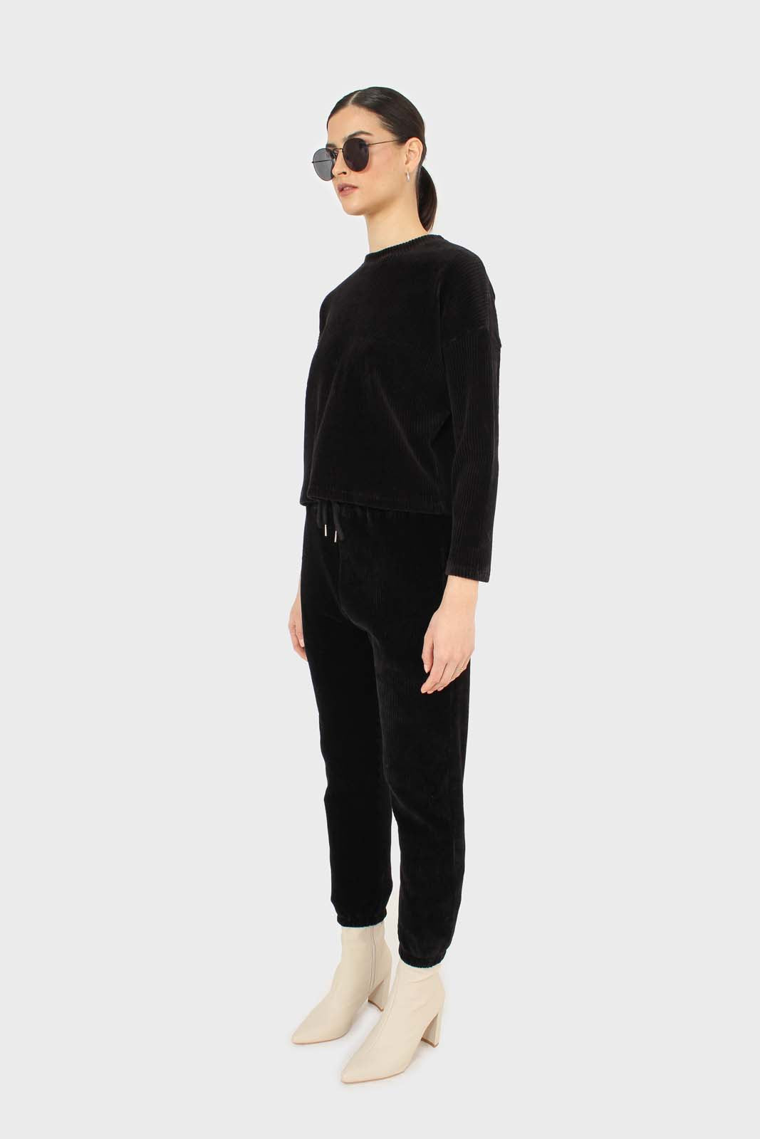 Black ribbed velvet long sleeved top_4