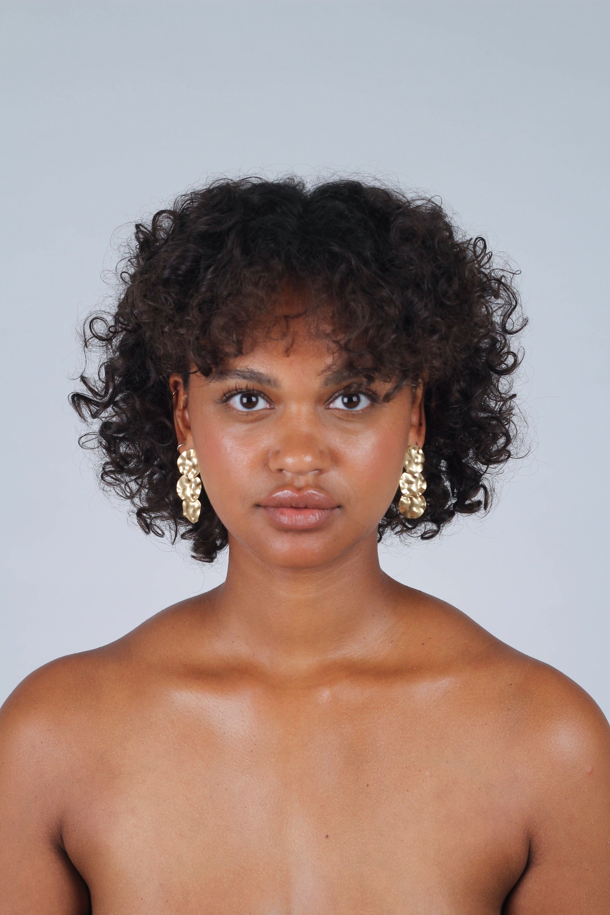 Gold hammered three circle earrings_4