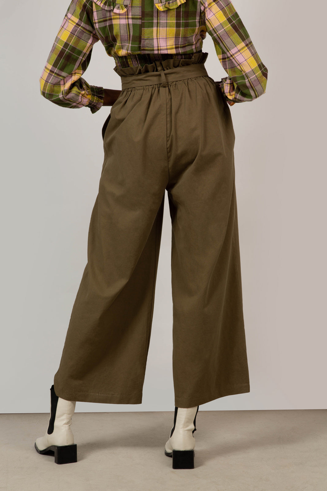 Khaki high waist belted trousers_3