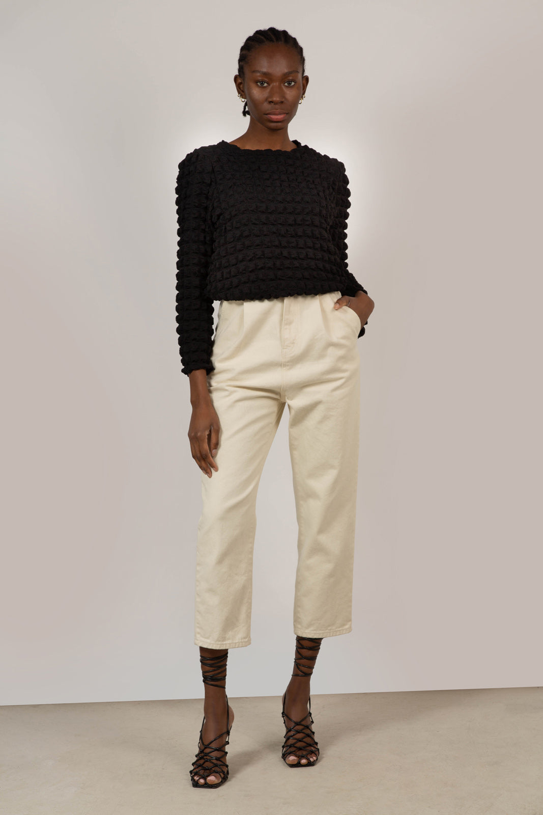 Black textured puff long sleeved top_4
