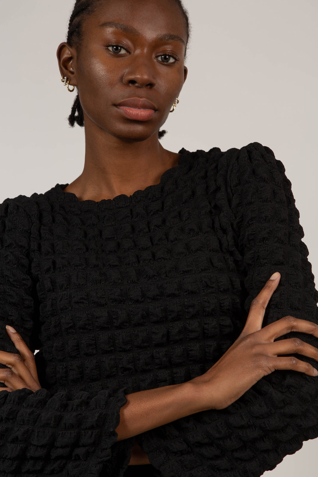 Black textured puff long sleeved top_3