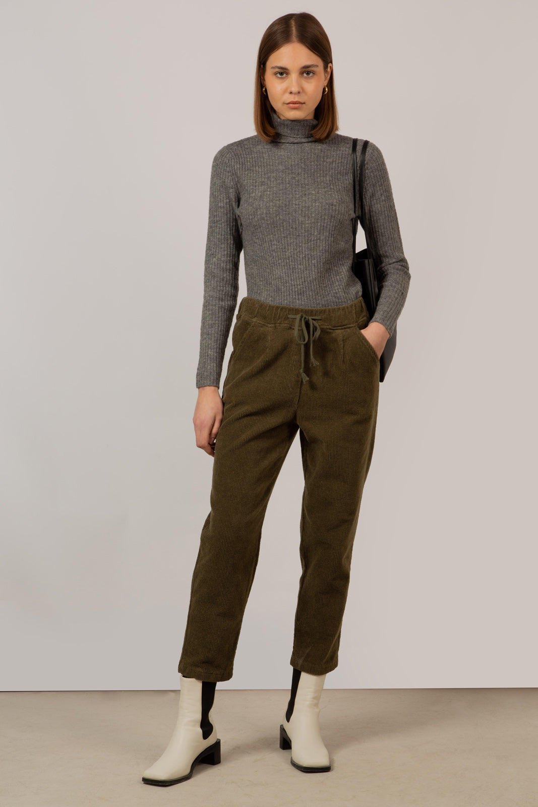 Khaki corduroy loose fit drawstring trousers_3