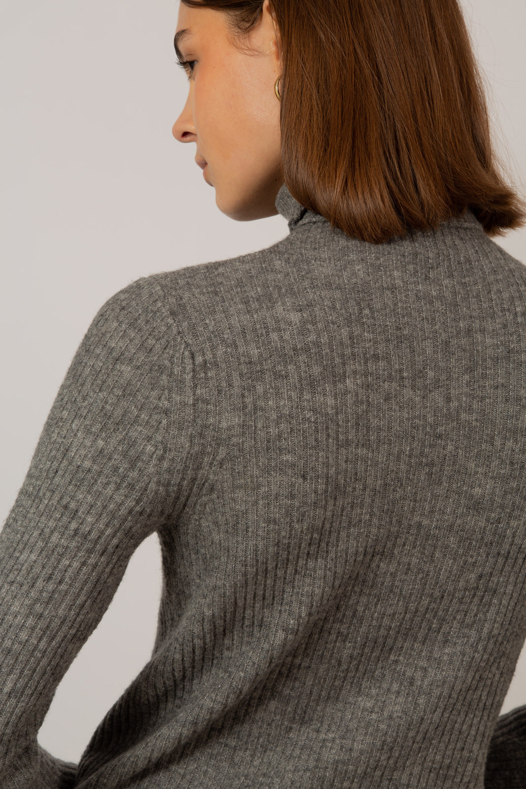 Pale grey ribbed wool blend turtleneck_6
