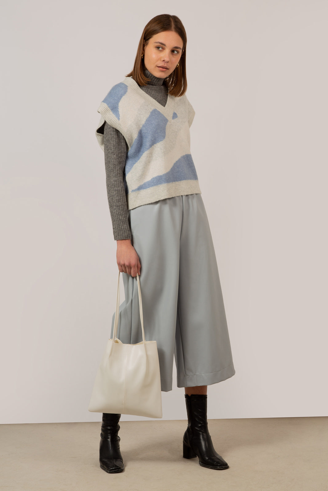 Pale blue and grey intarsia zebra sweater vest_4