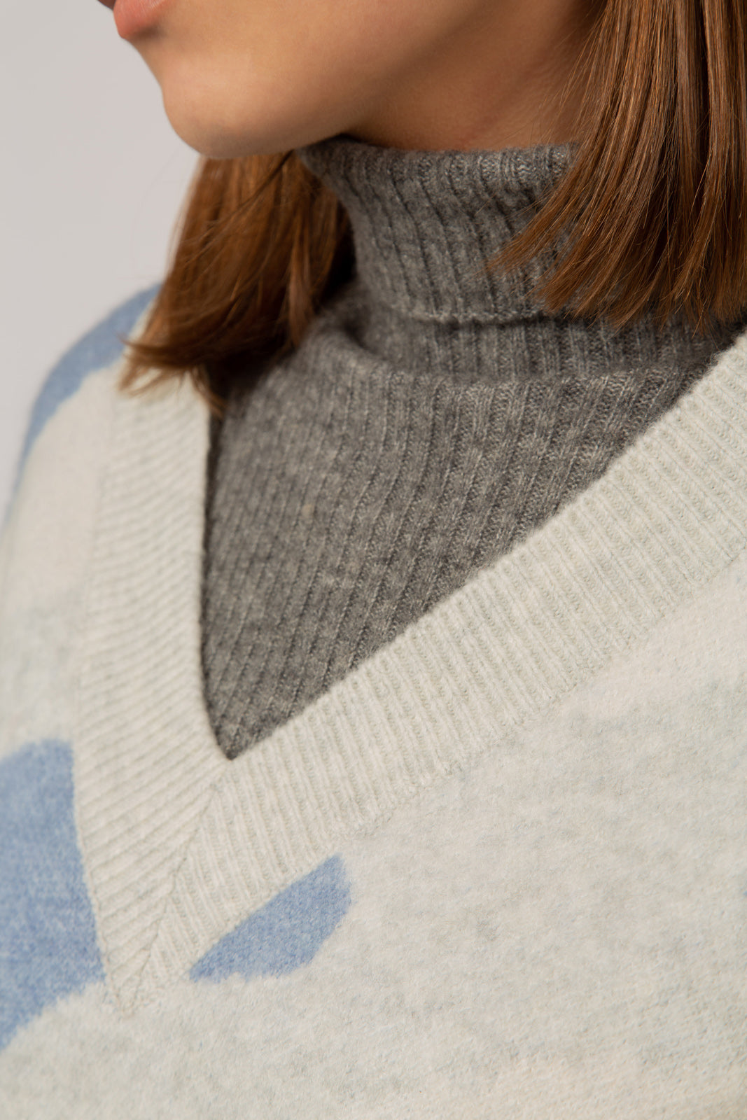 Pale blue and grey intarsia zebra sweater vest_5