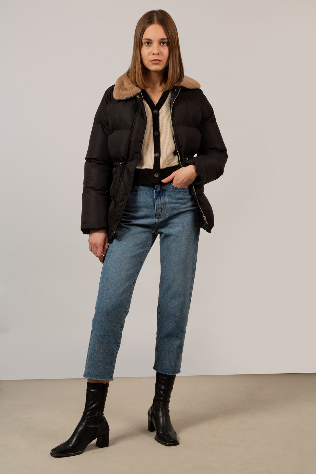 Black and brown fur collar puffer jacket_7