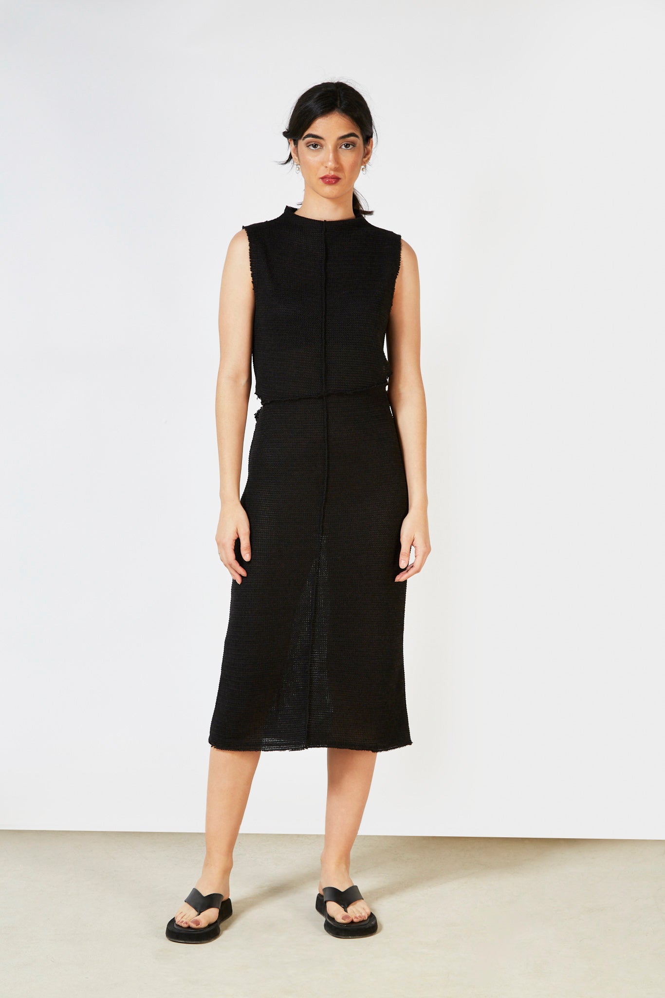 Black sleeveless knit dress_1