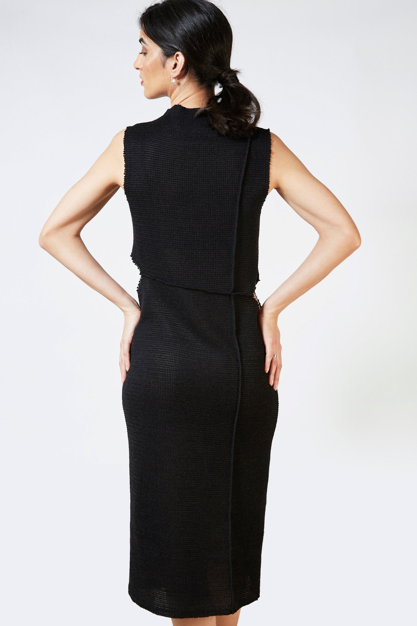 Black sleeveless knit dress_5