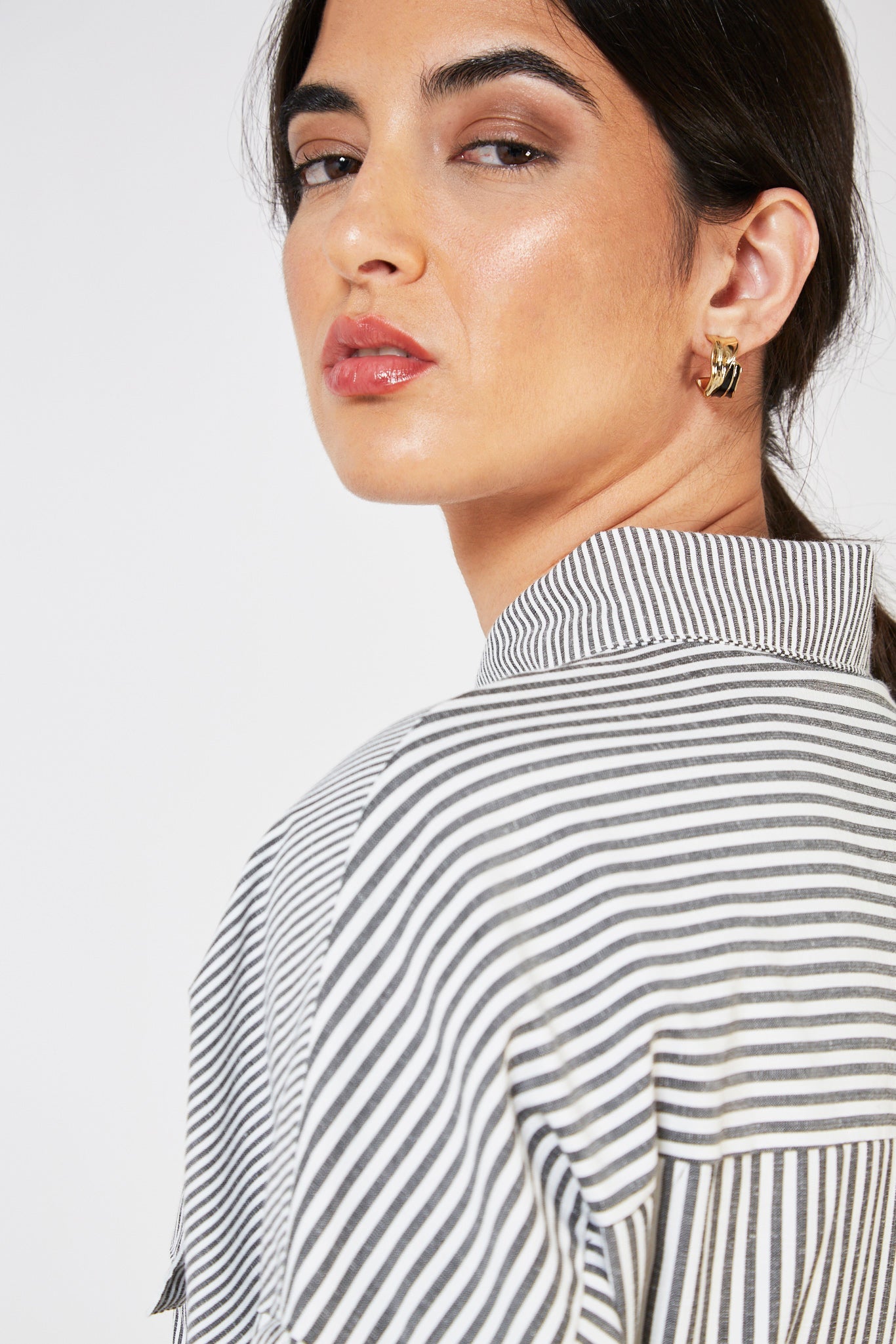 Grey and white contrast thin striped tie waist dress_14