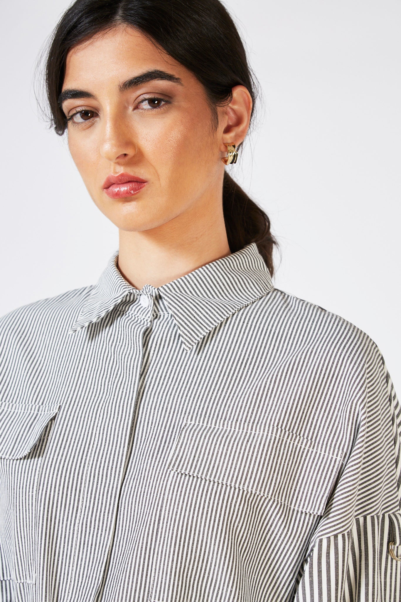 Grey and white contrast thin striped tie waist dress_12