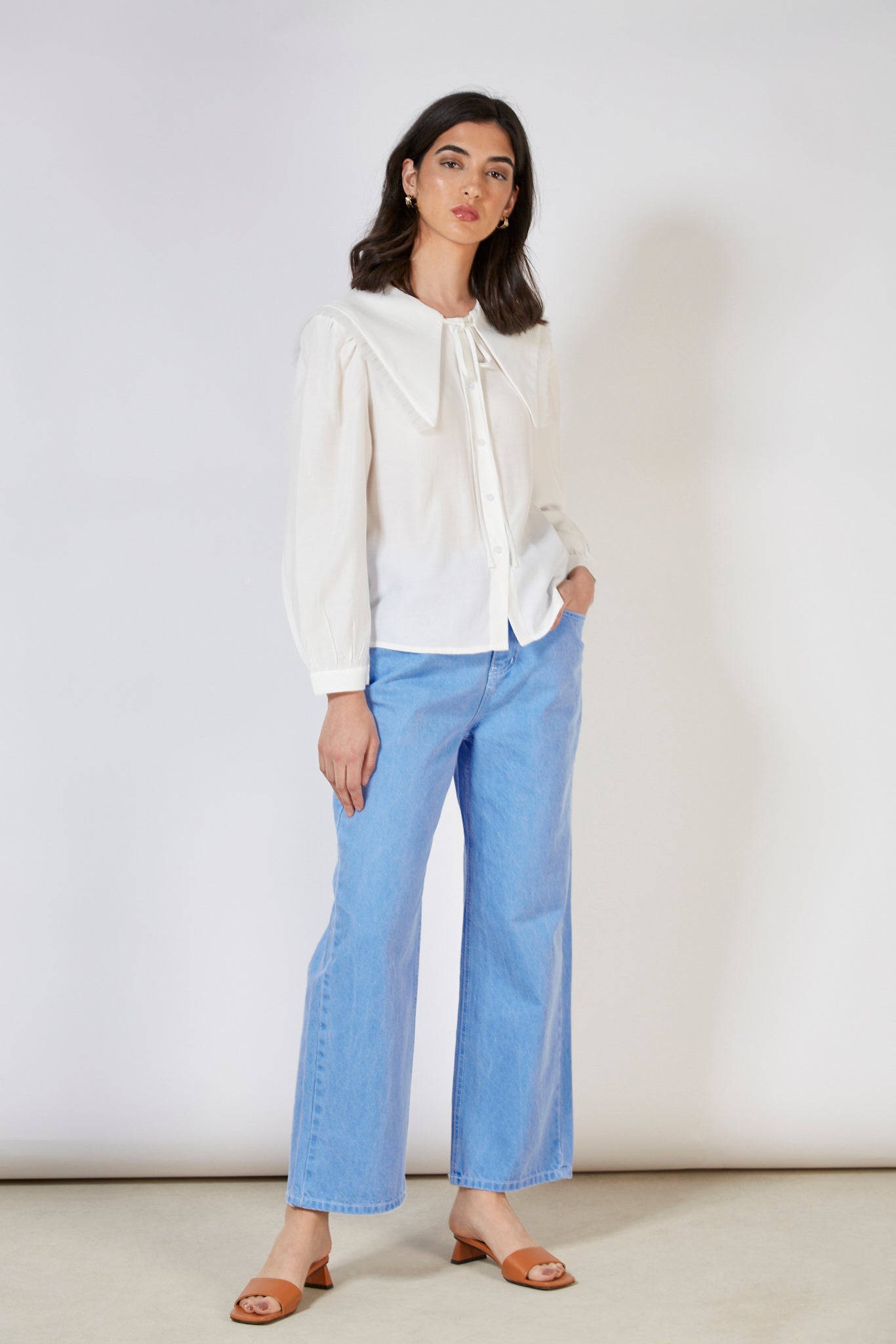 White pleat trim large collar blouse_11