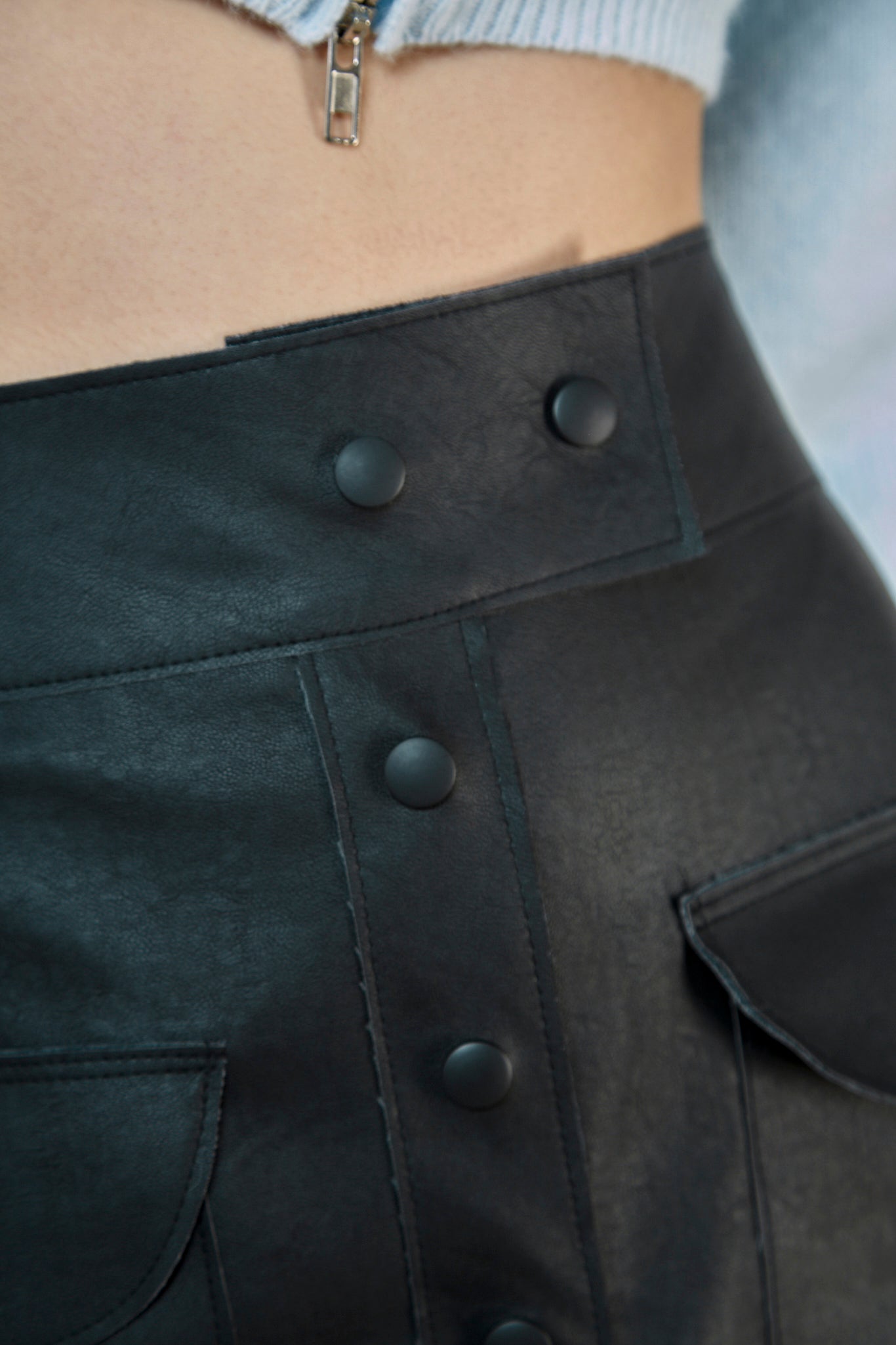 Black vegan leather pocket front mini skirt_6