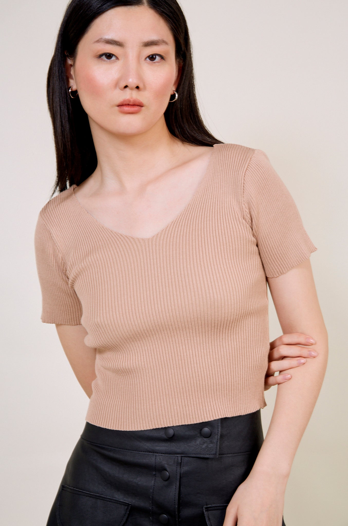 Beige V neck knit tee_1