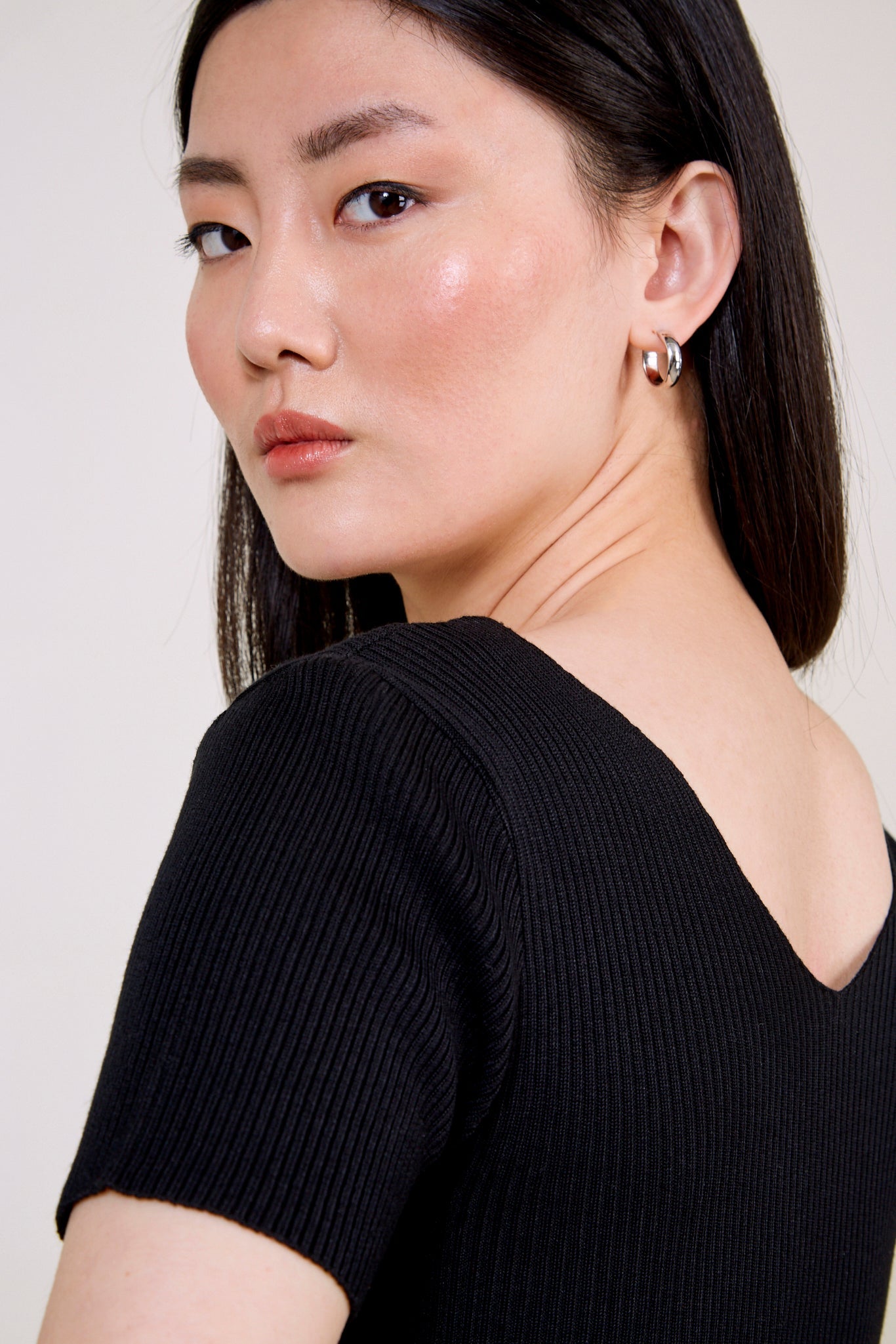 Black V neck knit tee_4