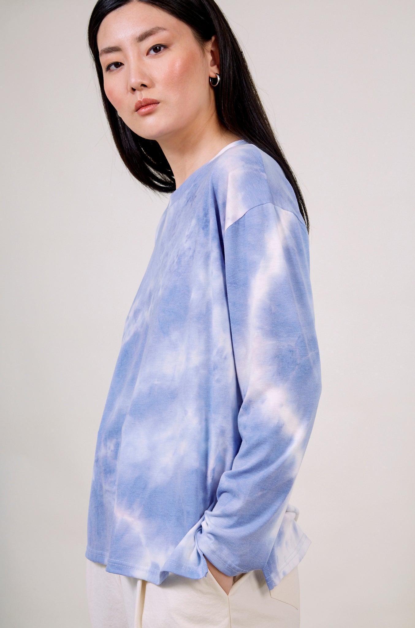Blue and white tie dye long sleeved tee_3