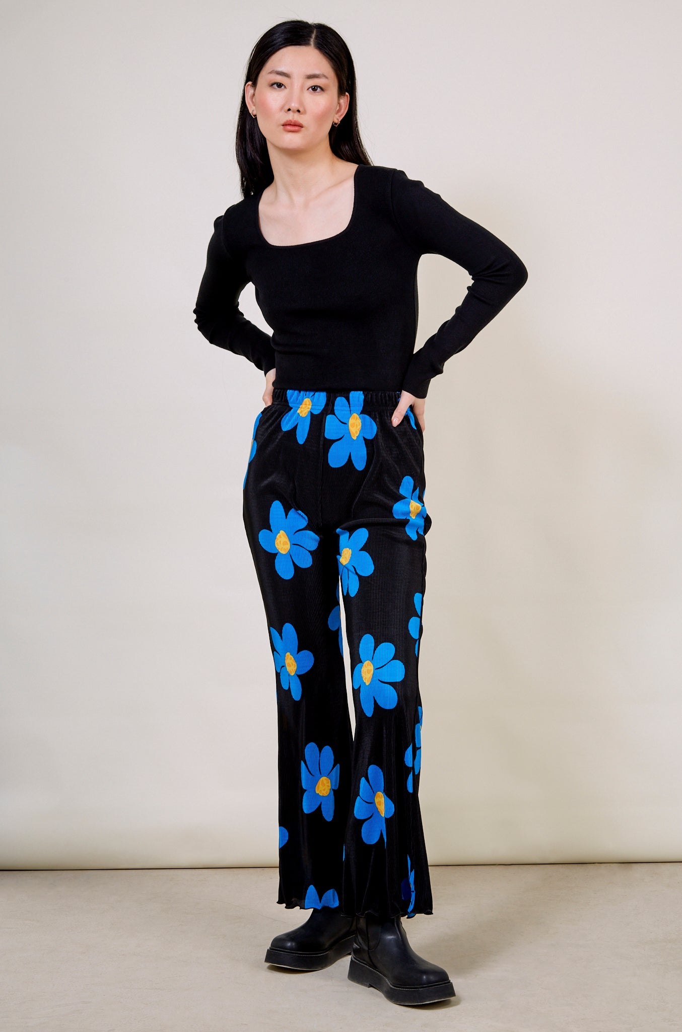 Bright blue daisy print trousers_2