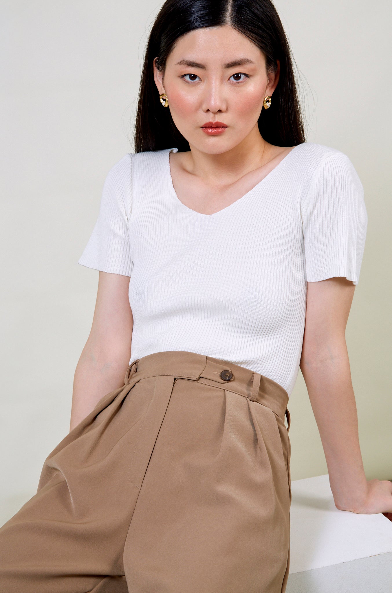 White V neck knit tee_1