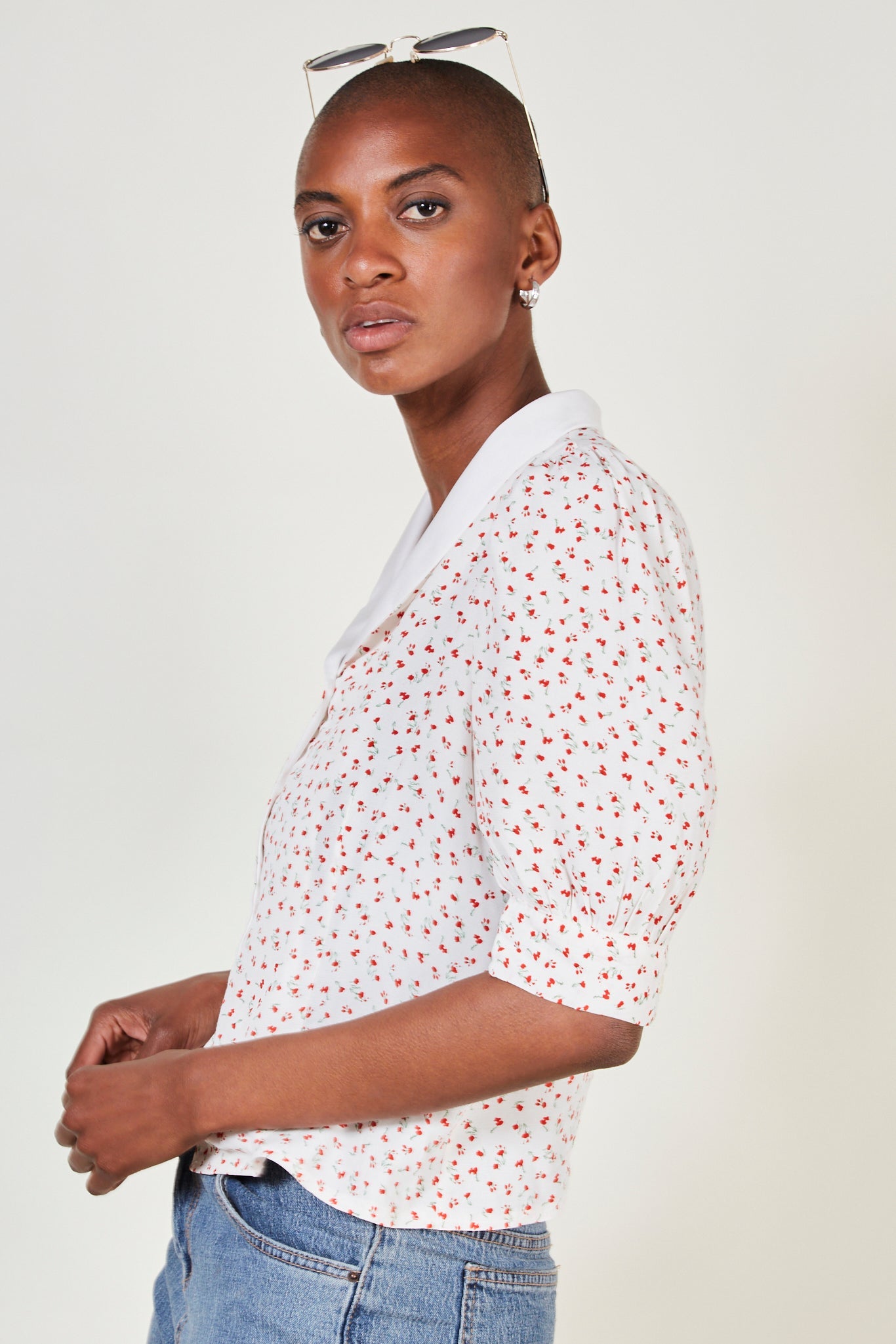 Ivory and red floral print contrast collar blouse_5