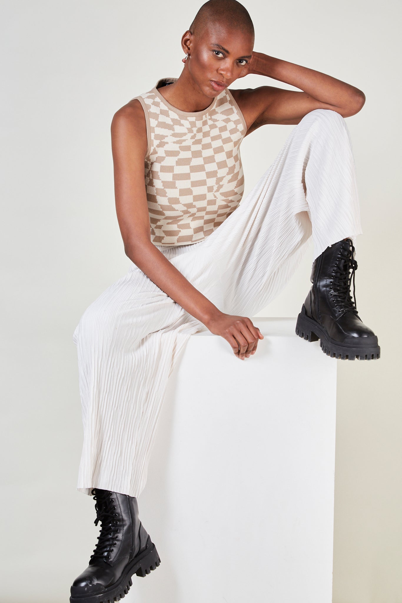 Ivory textured micro pleat trousers_6