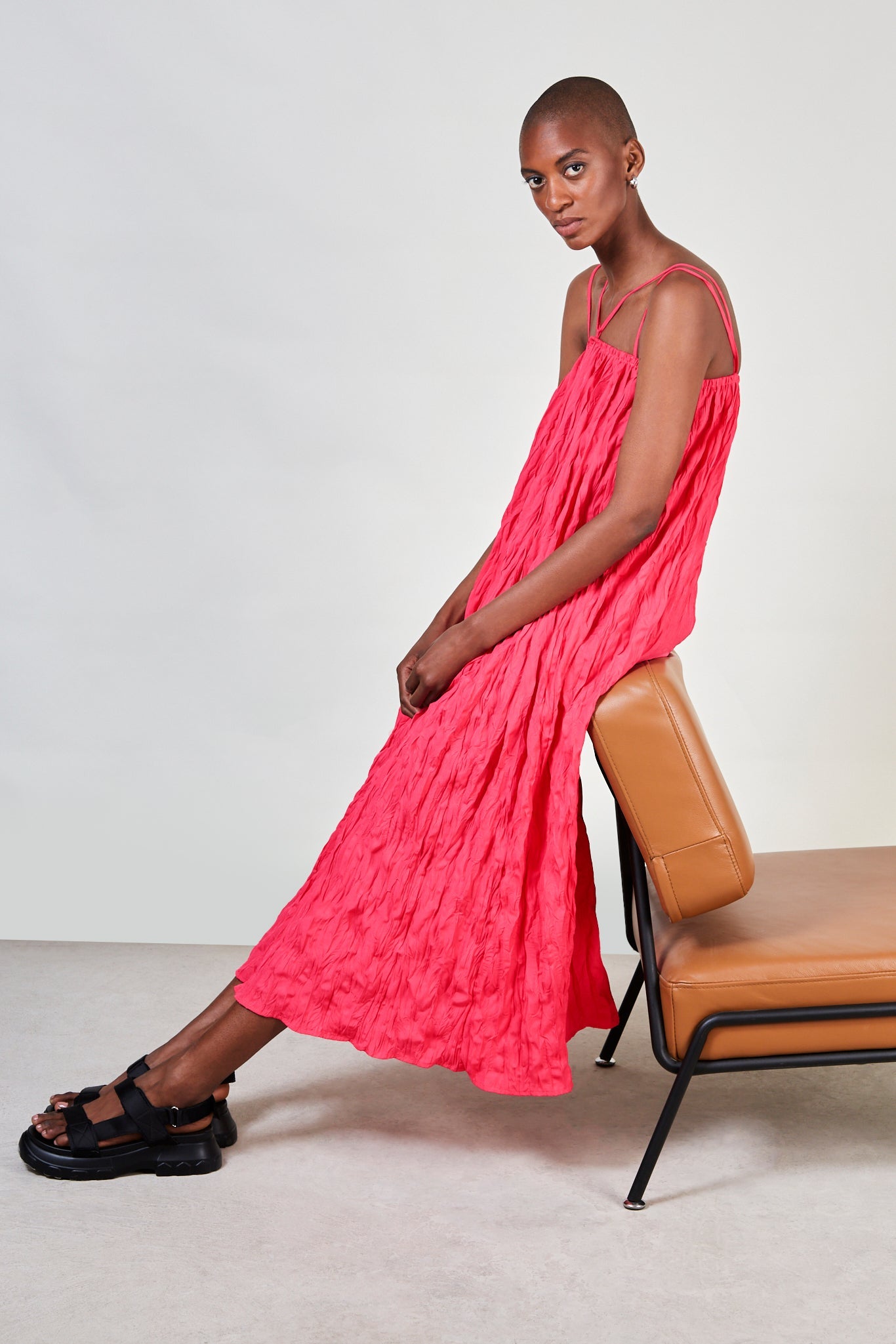 Deep pink wrinkled cross strap dress_1