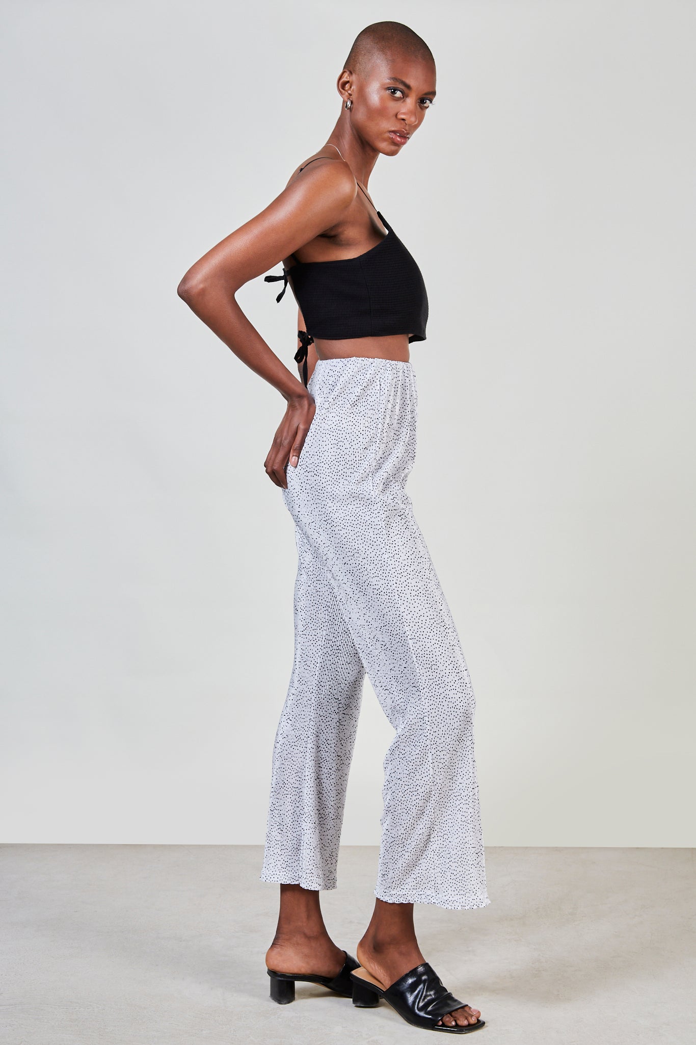 White and black polka dot ribbed trousers_4