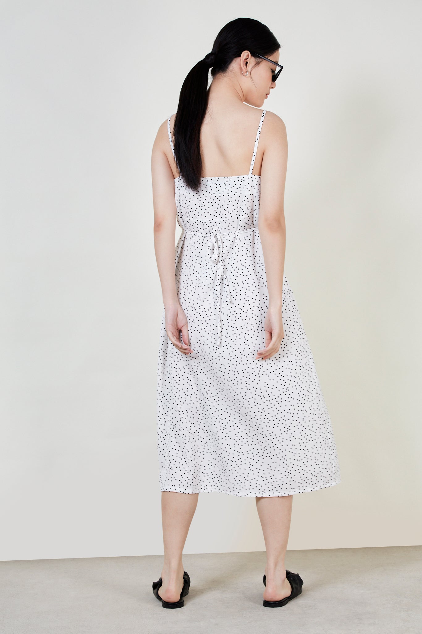 White and black polka dot thin strap midi dress_4