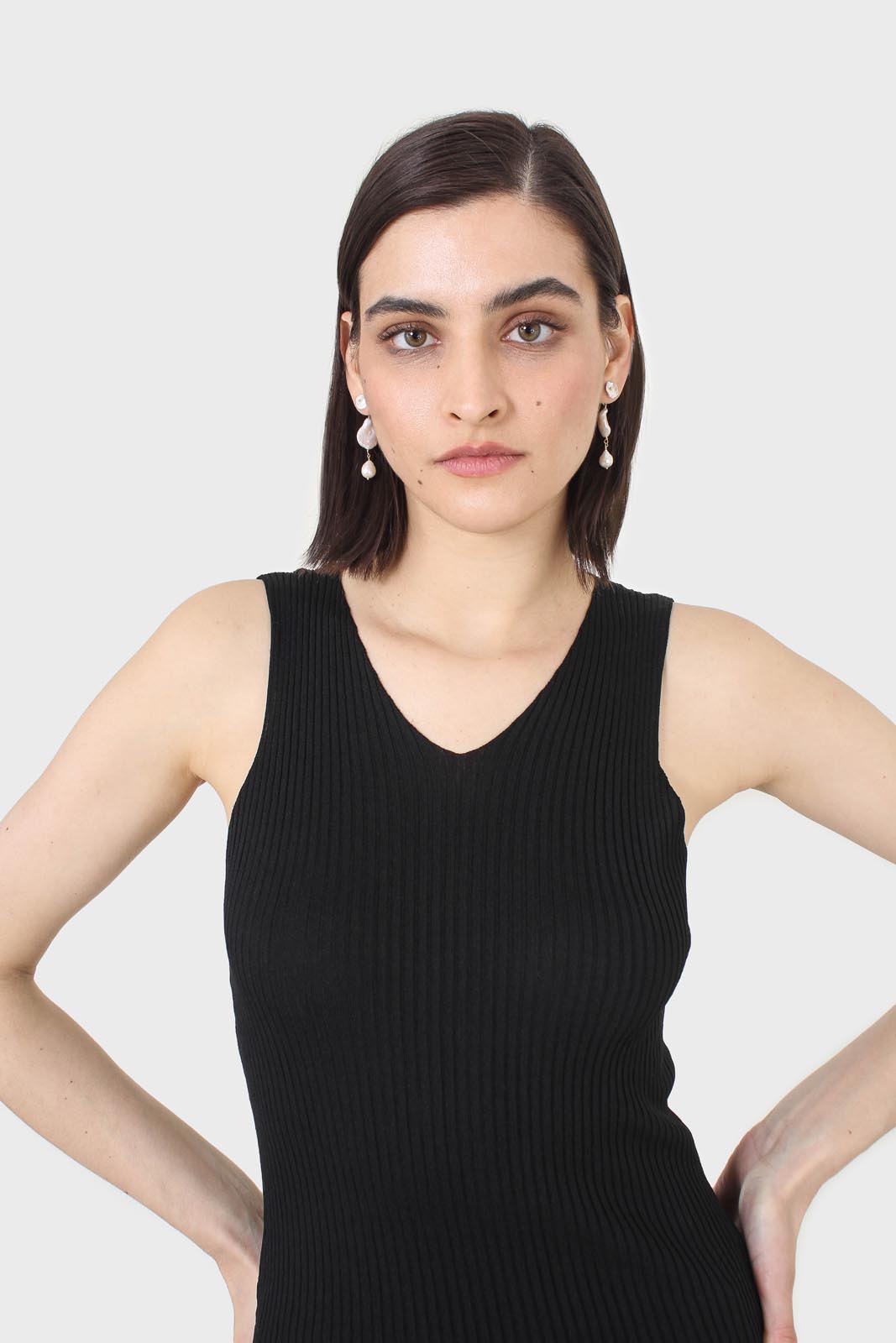 Black ribbed double V-neck knit tank_5