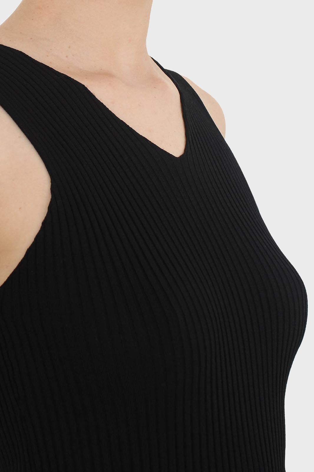 Black ribbed double V-neck knit tank_12