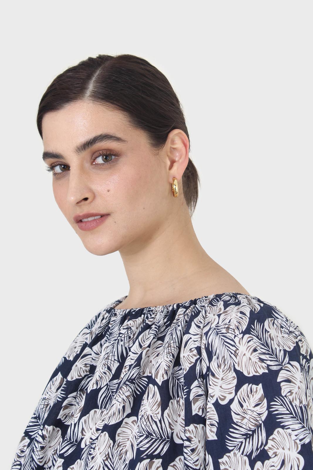 Blue and white floral off shoulder top_8