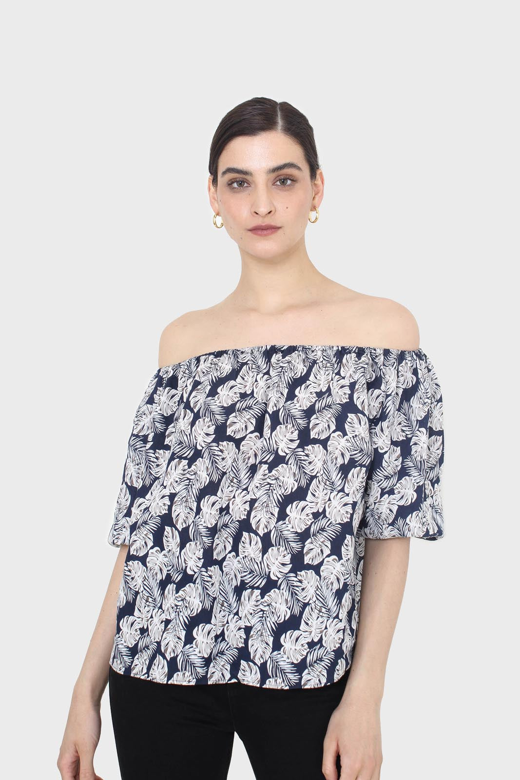 Blue and white floral off shoulder top_1