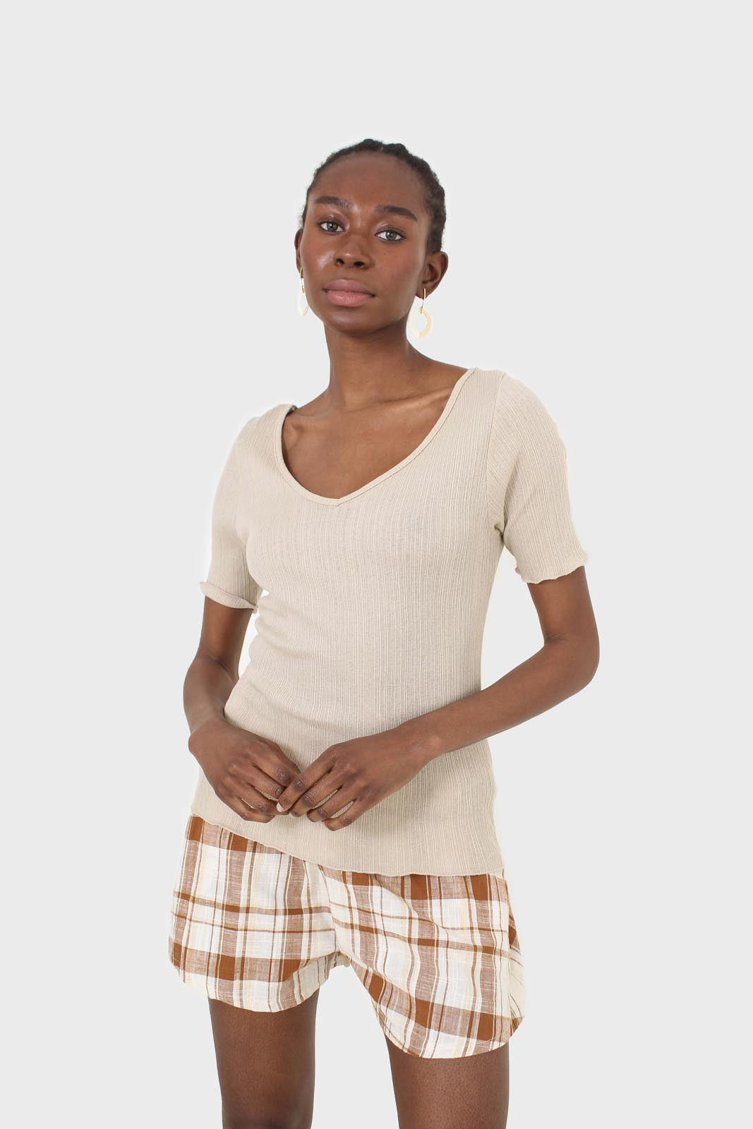 Beige double V-neck ribbed tee_3